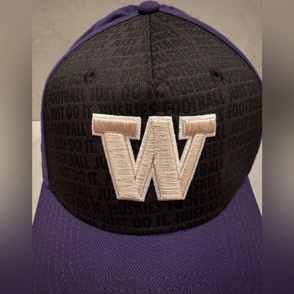 Washington Huskies College Football Nike Dri-fit Classic 99 Fitted Ball Cap Hat